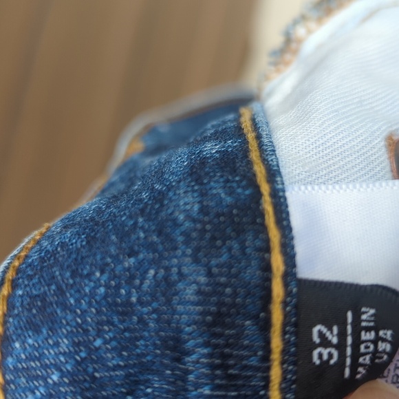 Aritzia The Castings Mid Rise Blue Denim Cut Off Shorts -Size 32 Great Condition - Picture 8 of 9